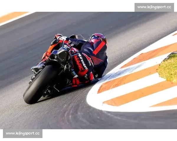 感动！MotoGP精彩集锦，赛场上的兄弟情谊让人动容